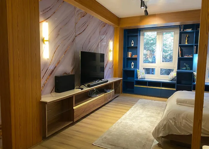 Modern Luxury Apartment *
