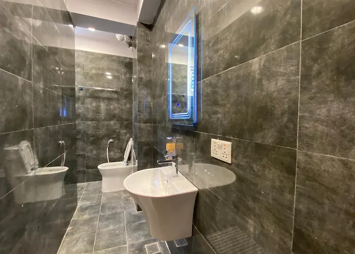 Modern Luxury Apartment *